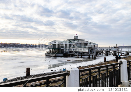 pier on frozen river in Kostroma city in winter 124013381