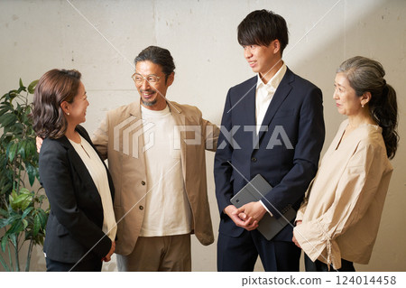 Smiling senior businessman and new staff chatting Smiling senior businessman and new staff chatting 124014458