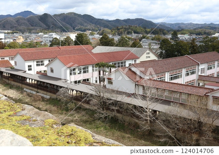 兵庫縣丹波筱山市的“丹波筱山市立筱山小學” 124014706