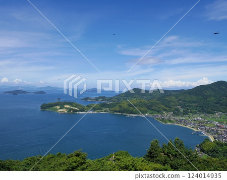 The townscape of Suo-Oshima as seen from the Iinoyama Observatory (Suo-Oshima Town, Yamaguchi Prefecture) The townscape of Suo-Oshima as seen from the Iinoyama Observatory (Suo-Oshima Town, Yamaguchi Prefecture) 124014935