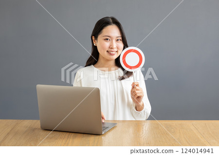 Asian woman in front of a PC giving a check mark 03 Asian woman in front of a PC giving a check mark 03 124014941