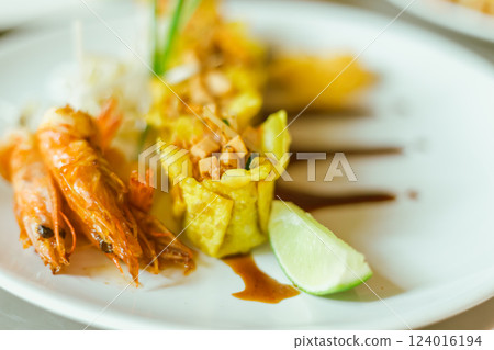 Pad thai ,Thai food ,Beautiful and tasty street food on a plate Pad thai ,Thai food ,Beautiful and tasty street food on a plate 124016194