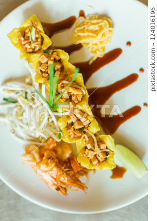 Pad thai ,Thai food ,Beautiful and tasty street food on a plate 124016196