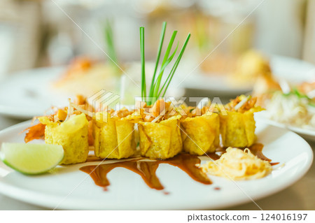 Pad thai ,Thai food ,Beautiful and tasty street food on a plate 124016197