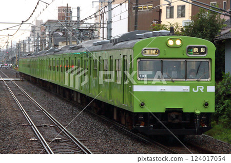 [JR-Q] 大和路線103系列列車 (快速 - 8輛車: 大阪環狀線出發) 124017054