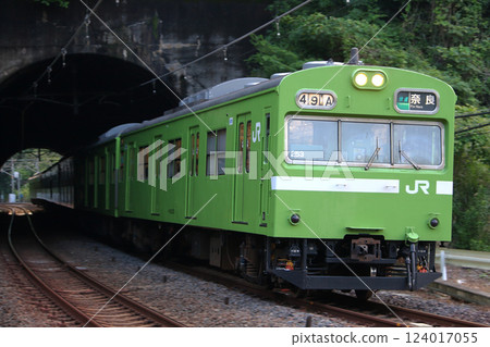 [JR-Q] Yamatoji Line 103 Series Train (Rapid - 8 cars: Departing from Osaka Loop Line) 124017055