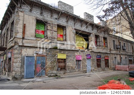 A ruined old building. The picture of the destruction of buildings in Odessa looks depressing, the beauty of the city of low-rise buildings is lost. 124017886