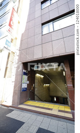 Tokyo Metro Marunouchi Line Shinjuku-gyoenmae Station Exit 2 Tokyo Metro Marunouchi Line Shinjuku-gyoenmae Station Exit 2 124018000