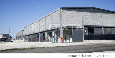 Empty Industrial warehouse building Empty Industrial warehouse building 124018480