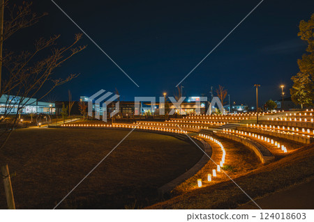 靜岡縣袋井市袋井站南口的田端東蓄水池公園的燈籠 靜岡縣袋井市袋井站南口的田端東蓄水池公園的燈籠 124018603