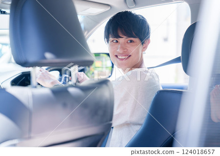Young man enjoying a car drive 124018657