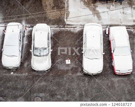 above view of snow covered parked cars in yard above view of snow covered parked cars in yard 124018727