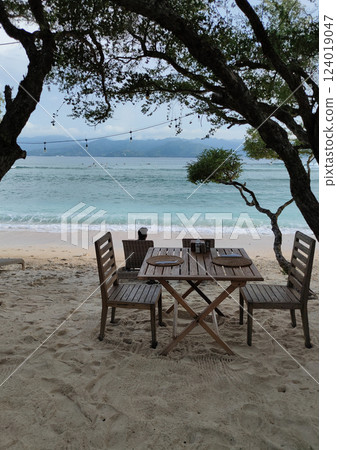 Bar or beach cafe in Gili Trawangan, Indonesia 124019047