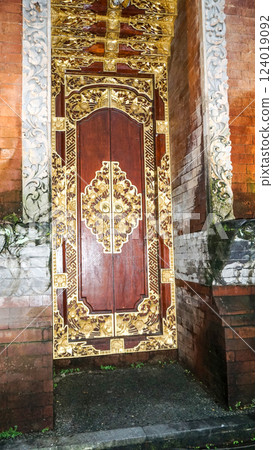 Beautiful wooden door decorated with carvings, Ubud, Bali, Indonesia 124019092