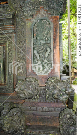 Fragment of bas-relief featuring monkeys on Padangtegal Great Temple of Death or Pura Dalem Agung Padangtegal in the Sacred Monkey Forest of Padangtegal, Ubud, Bali, Indonesia 124019138