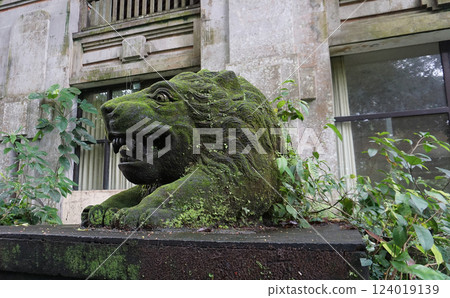 Statue at Ubud Monkey Forest - a sanctuary which is home to three Hindu temples Padangtegal, Ubud, Bali, Indonesia Statue at Ubud Monkey Forest - a sanctuary which is home to three Hindu temples Padangtegal, Ubud, Bali, Indonesia 124019139