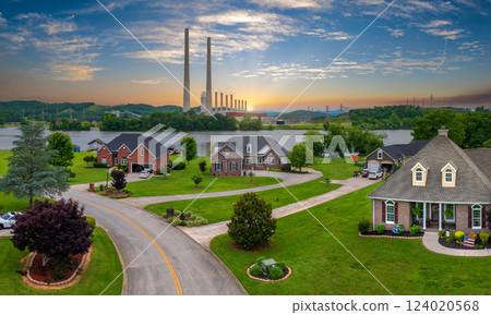 Suburban houses in residential neighborhood near Kingston Steam Plant in Roane County, Tennessee. Major coal-fired power plant producing electricity. Fossil fuel usage for energy production Suburban houses in residential neighborhood near Kingston Steam Plant in Roane County, Tennessee. Major coal-fired power plant producing electricity. Fossil fuel usage for energy production 124020568