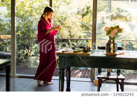 Slow morning at home 124022243