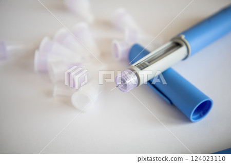 Insulin injection pen or insulin cartridge pen for diabetics. 124023110