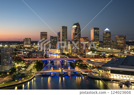 Night urban landscape of downtown district of Tampa in Florida, USA. American city skyline with brightly illuminated high commercial buildings and bridge over Hillsborough river. 124023608