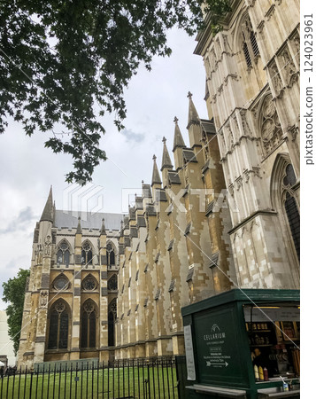 London, United Kingdom - 06.05.2019: Westminster Abbey is a collegiate church dedicated to Saint Peter in Westminster 124023961