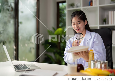 Nutritionist analyzing whole grain bread during an online consultation for dietary advice. Nutritionist analyzing whole grain bread during an online consultation for dietary advice. 124024784