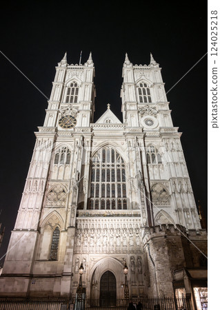 Westminster Abbey stands majestically under the night sky, highlighting its intricate architecture. The structure glows softly, surrounded by a peaceful atmosphere in London. Westminster Abbey stands majestically under the night sky, highlighting its intricate architecture. The structure glows softly, surrounded by a peaceful atmosphere in London. 124025218