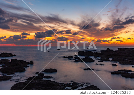 Sunset on the Sea of Japan, Iwadate Beach, Hachimantai Town, Akita Prefecture Sunset on the Sea of Japan, Iwadate Beach, Hachimantai Town, Akita Prefecture 124025253