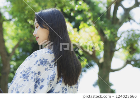 Young lady's portrait Young lady's portrait 124025666