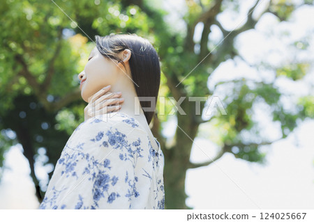 Young lady's portrait Young lady's portrait 124025667