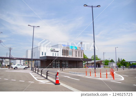 Iwate Station: JR Hanawa Line Oobuke Station on a sunny day 124025725