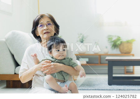 Three generations of family in the living room Three generations of family in the living room 124025782