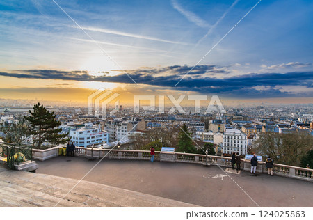 Paris at dawn: View from Montmartre 124025863