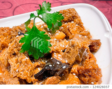 Chinese Shanghai cuisine appetizer: Four Seasons Grilled Beans 124026037