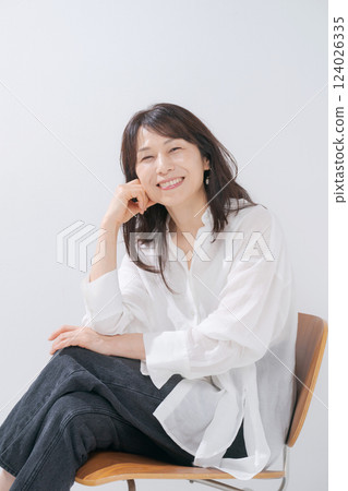 Portrait of a smiley female female 124026335