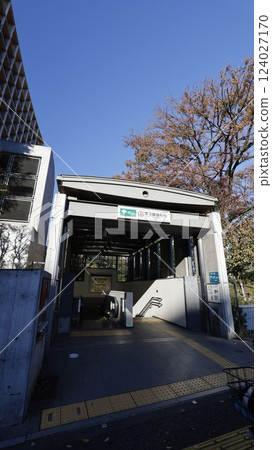 都營地鐵江戶線國立競技場站A1出口設置自動扶梯 都營地鐵江戶線國立競技場站A1出口設置自動扶梯 124027170