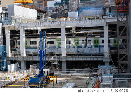 Scenery in front of Shibuya Station where redevelopment progresses 124029078