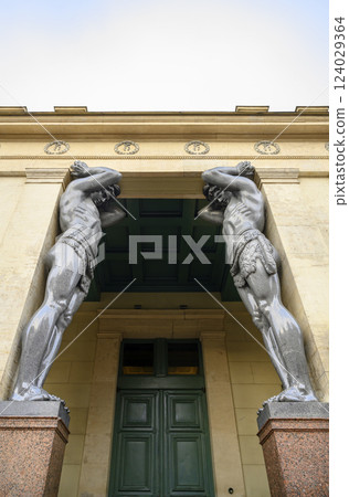19 century sculptures of Atlanteans holding the portico of the Hermitage in St. Petersburg, Russia 124029364