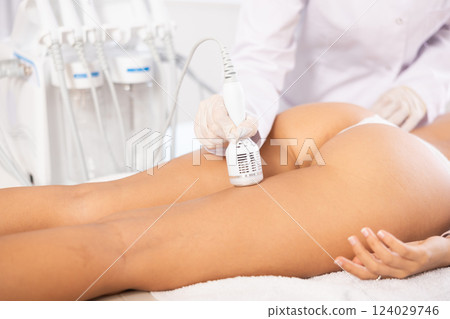 hip ice hummer beauty procedure hip ice hummer beauty procedure 124029746