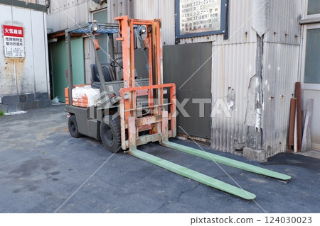 A forklift in a corner of the factory 124030023
