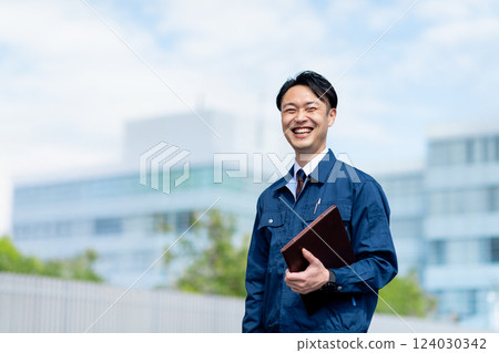 一名員工 124030342