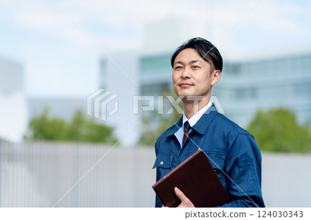 一名員工 124030343