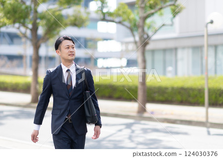 Walking businessman Walking businessman 124030376
