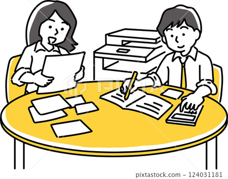 一名女子正在檢查文件，一名男子正在用計算機計算 124031181