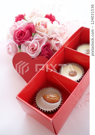 Almond White Chocolate and Rose Bouquet Almond White Chocolate and Rose Bouquet 124031536