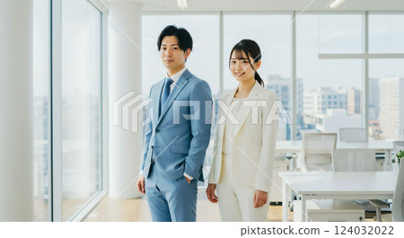 Young male and female office workers in suits in the office Smiling businessmen 124032022