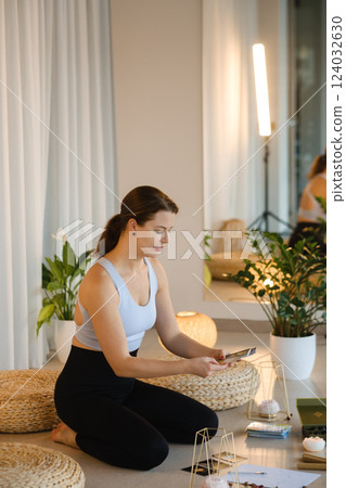 A sporty girl lays out Tarot cards indoors. Tarot cards in the hands of a fortune teller 124032630