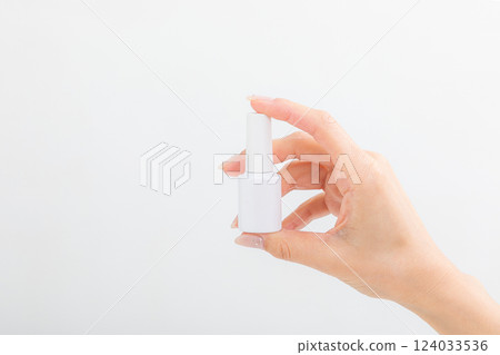 修指甲的手 124033536