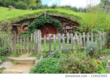 Hobbit house 124033991