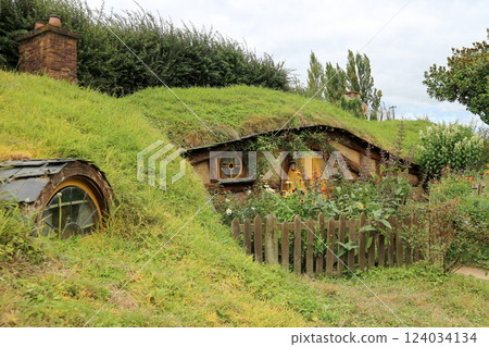 Hobbit house 124034134